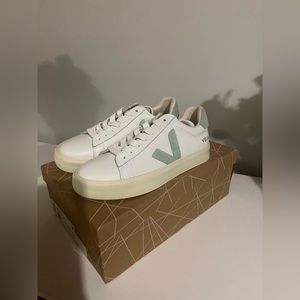 Brand New Veja Campo Women's Sneakers size 8